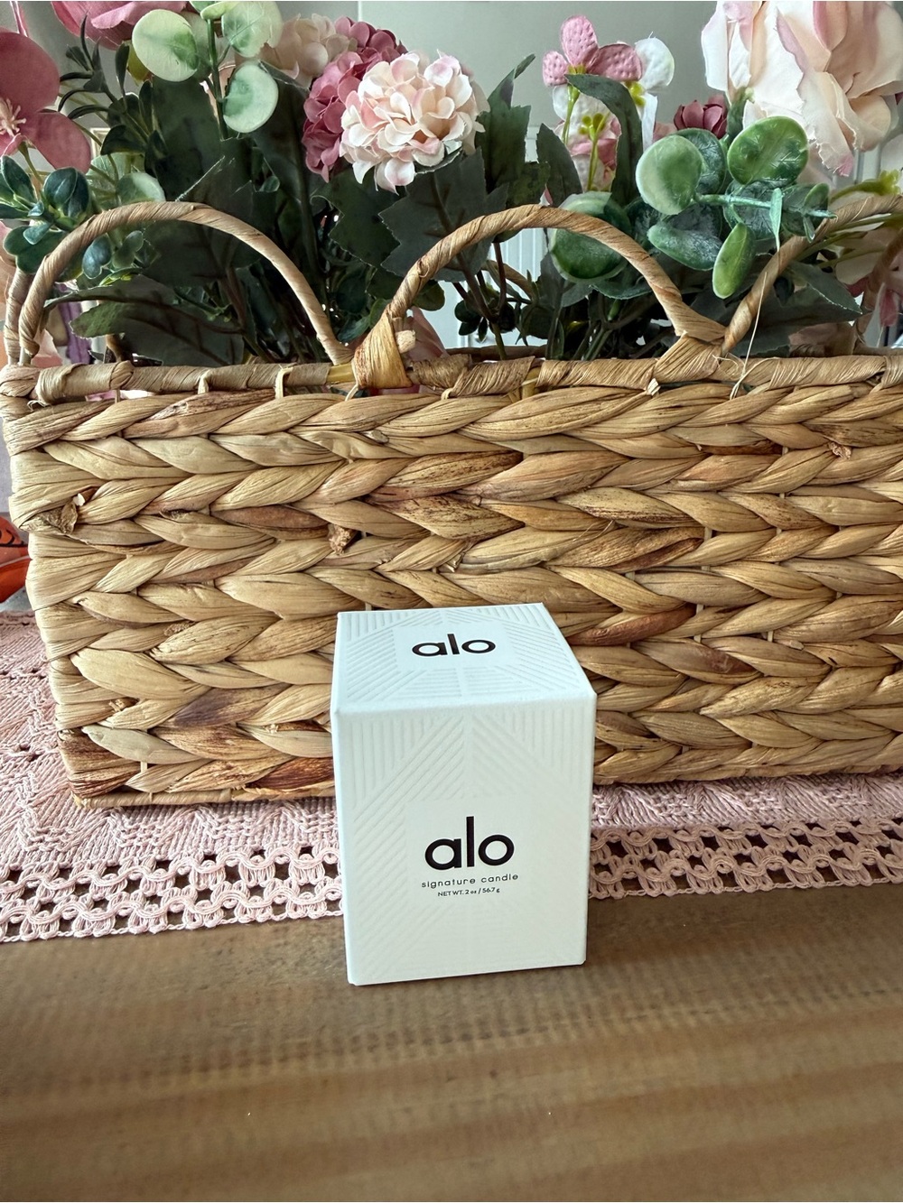 ALO Yoga White Signature Candle in Minimal Cube Box